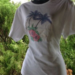 A white Del Sol Sun T's size XXL
