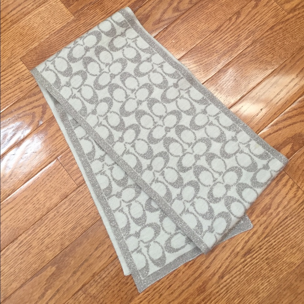 Women's COACH fashion scarf