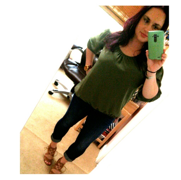 Meet your Posher, Natasha! - Picture 2 of 5