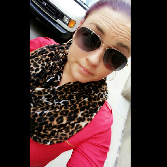 Meet your Posher, Natasha! - Picture 3 of 5