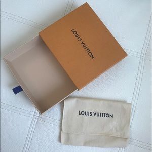 Wallet Louis Vuitton box and bag!
