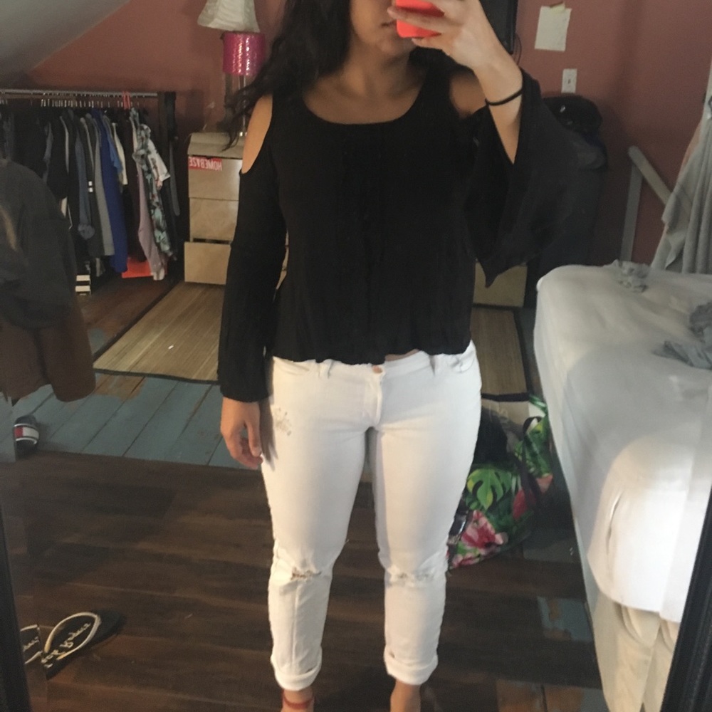 Open shoulder long wide sleeve