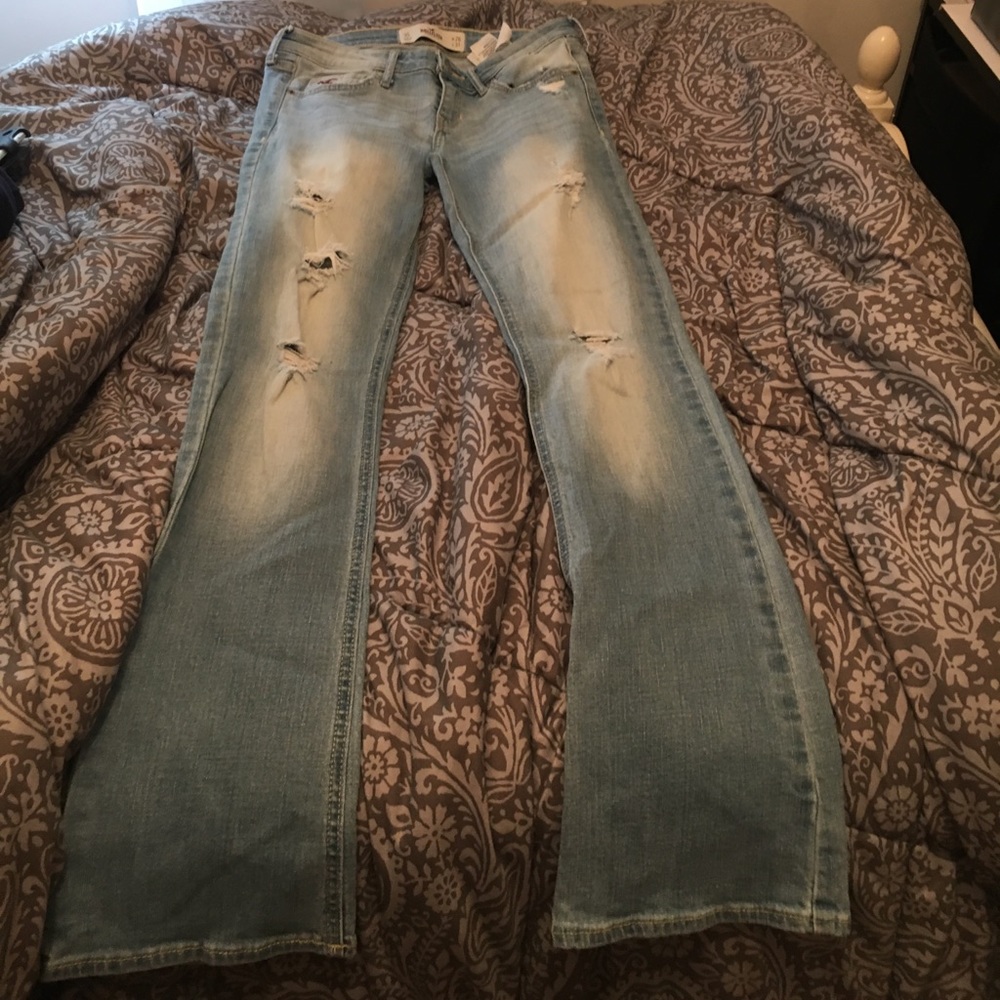 Hollister Boot Leg ripped light wash jeans