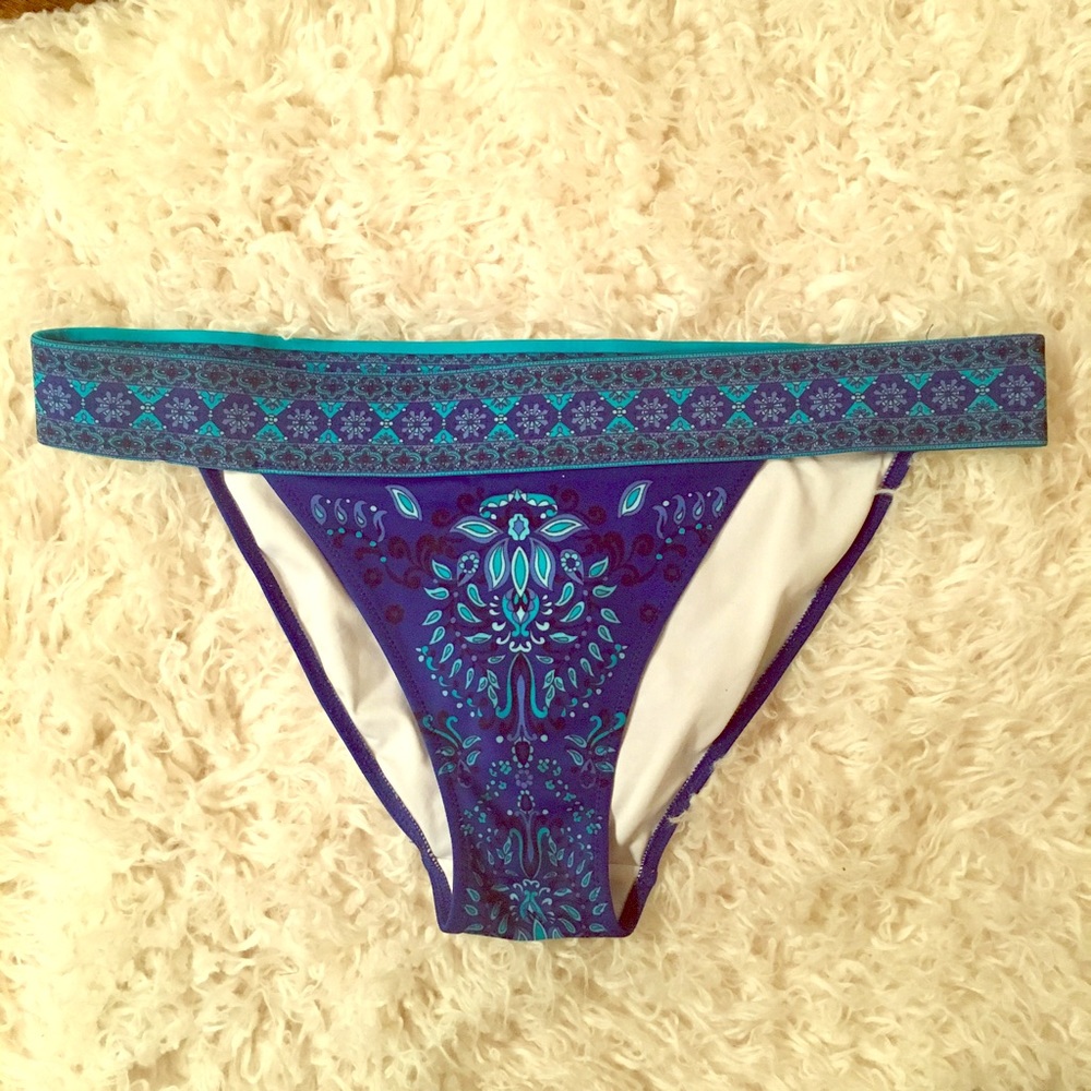 SOLD 😊 Victoria's Secret bikini bottoms