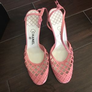 CHANEL heels