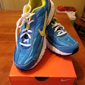 Women's nike initiator