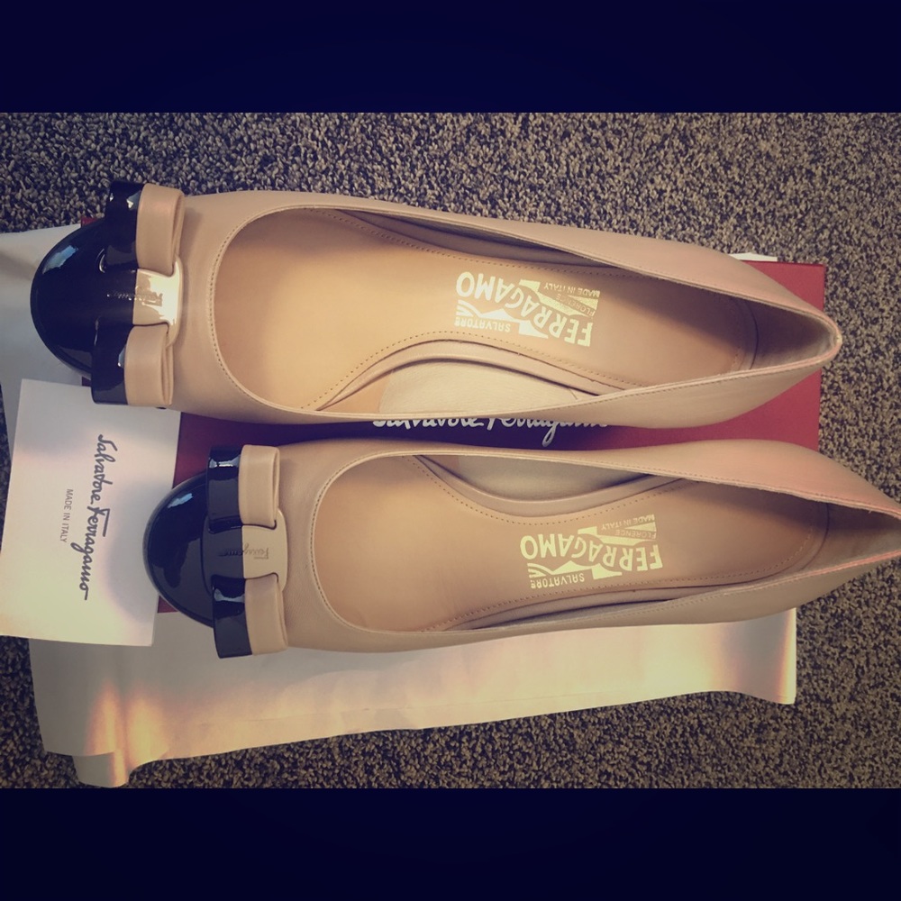 Salvatore Ferragamo Elea Bow Pump, Nero/Nude, 8.5B - Picture 1 of 8