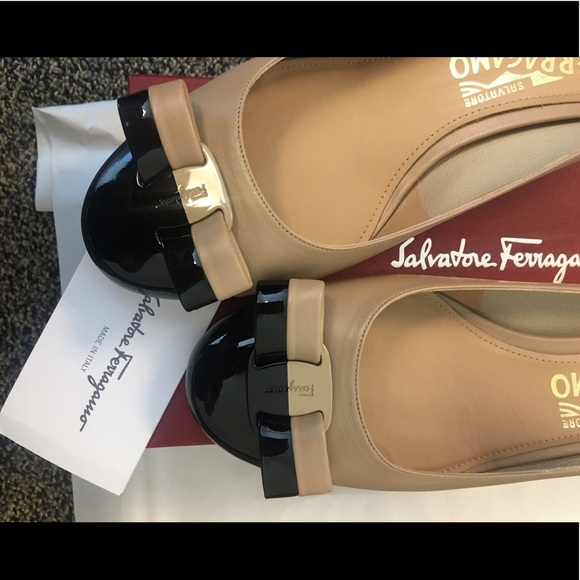 Salvatore Ferragamo Elea Bow Pump, Nero/Nude, 8.5B - Picture 2 of 8
