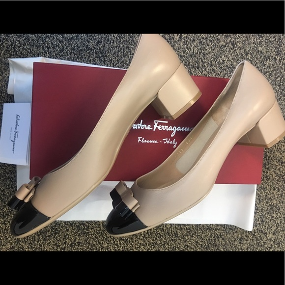 Salvatore Ferragamo Elea Bow Pump, Nero/Nude, 8.5B - Picture 4 of 8