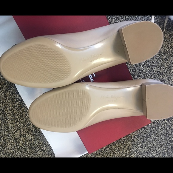 Salvatore Ferragamo Elea Bow Pump, Nero/Nude, 8.5B - Picture 5 of 8