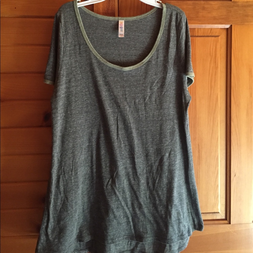 Lularoe large Classic T