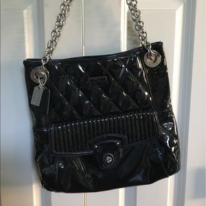 Coach shoulder bag. Barely used. Like new.