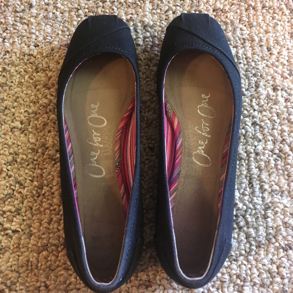 SZ 9 TOMS Black Ballet Style Flats