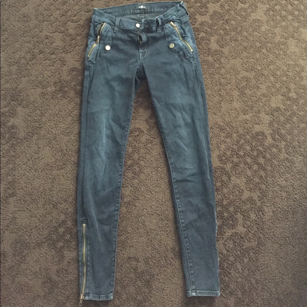 Super cute jeans with zips