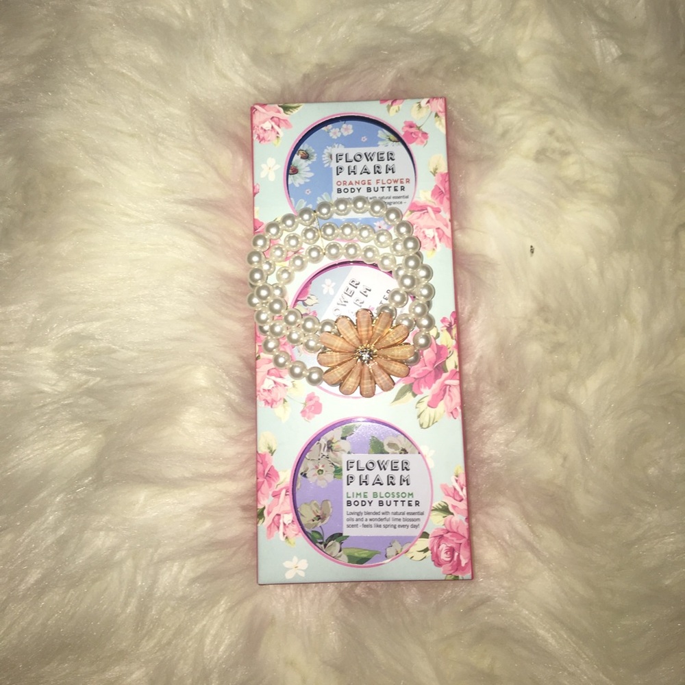 Bracelet and body butter package !!!💁🏼💝
