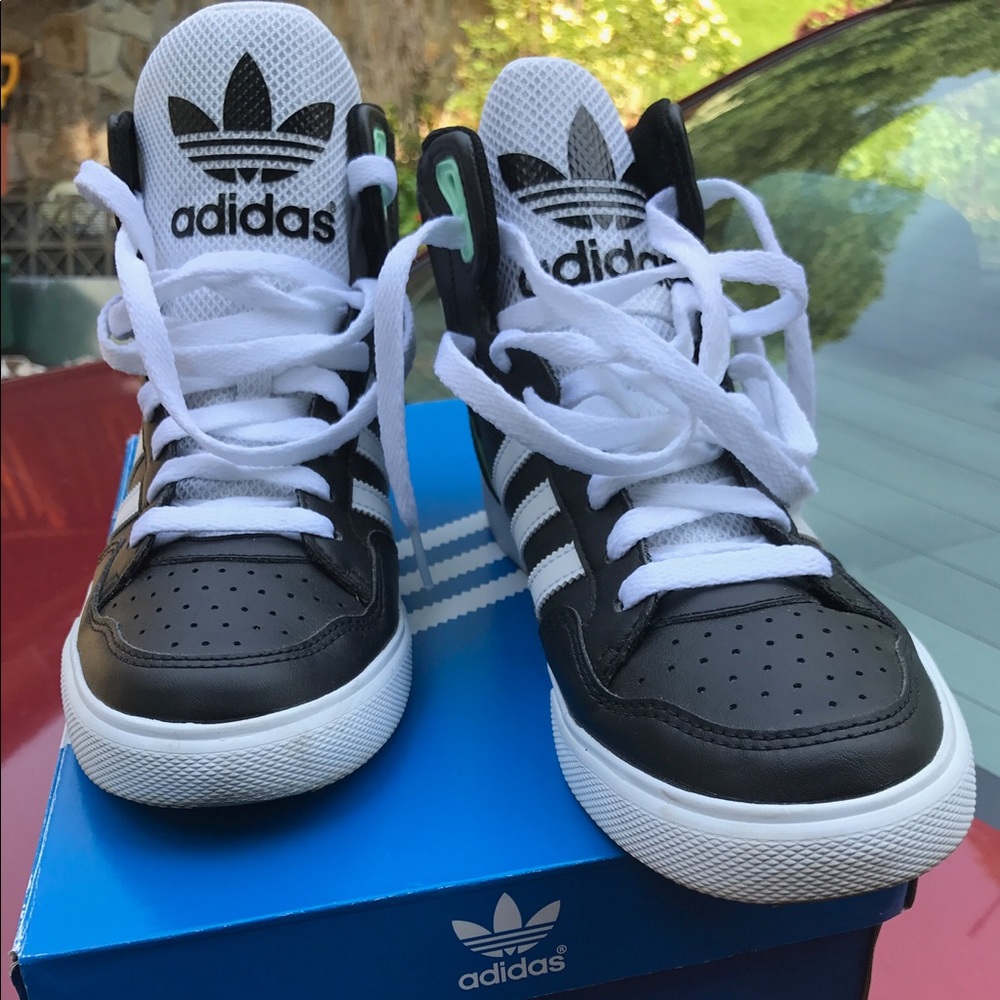Adidas Extaball W 6 1/2