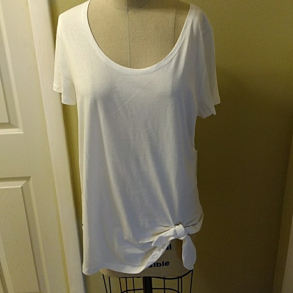 Fabletics Tops - Fabletics White Tee sz Lrg NWOT