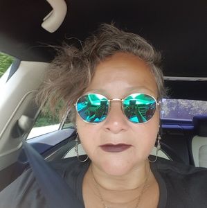 Meet your Posher, Leslie