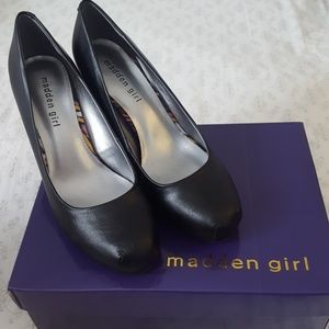 Madden Girl Gettaw pumps