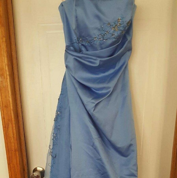 Dress - Picture 2 of 4
