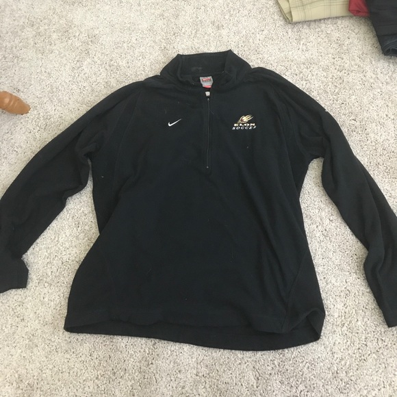 75 nike other nike fleece 1 4 zip top size large from s closet on poshmark 75 nike other nike fleece 1 4 zip top size large from s closet on poshmark