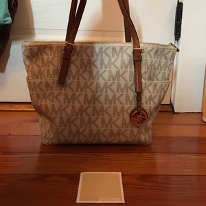 Michael Kors Jet Set Tote