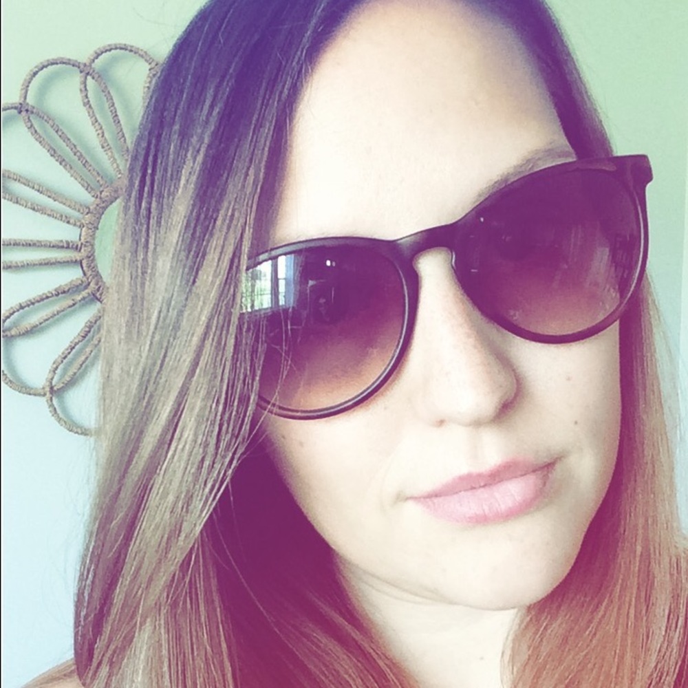 Meet your Posher, Caroline