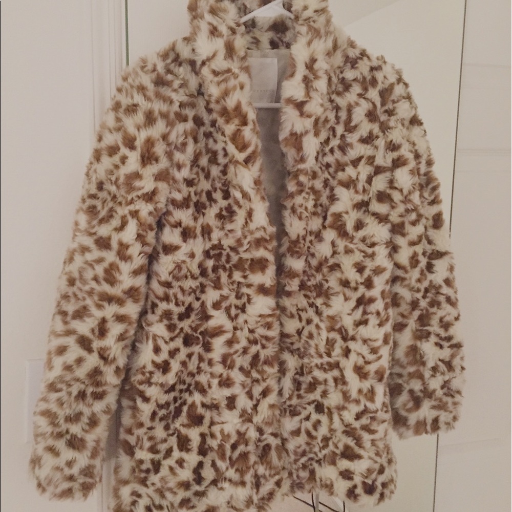 Faux fur leopard pattern coat