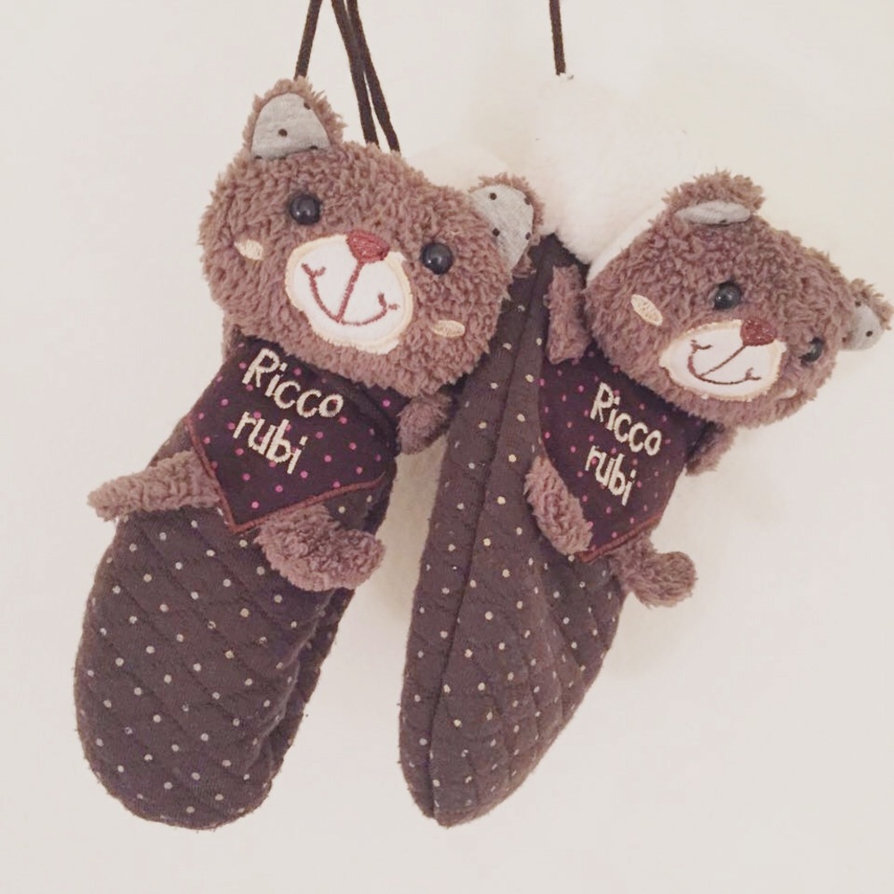Cute gloves pair with connected string wrap around