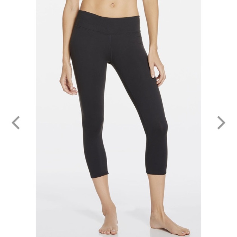 Fabletics "Salar" Cropped Leggings