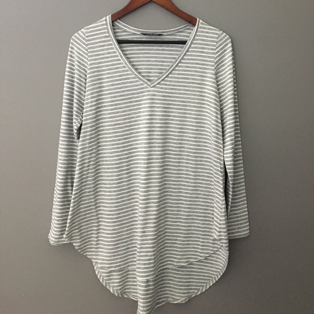 NWOT Peyton Jensen V-Neck High-low Top