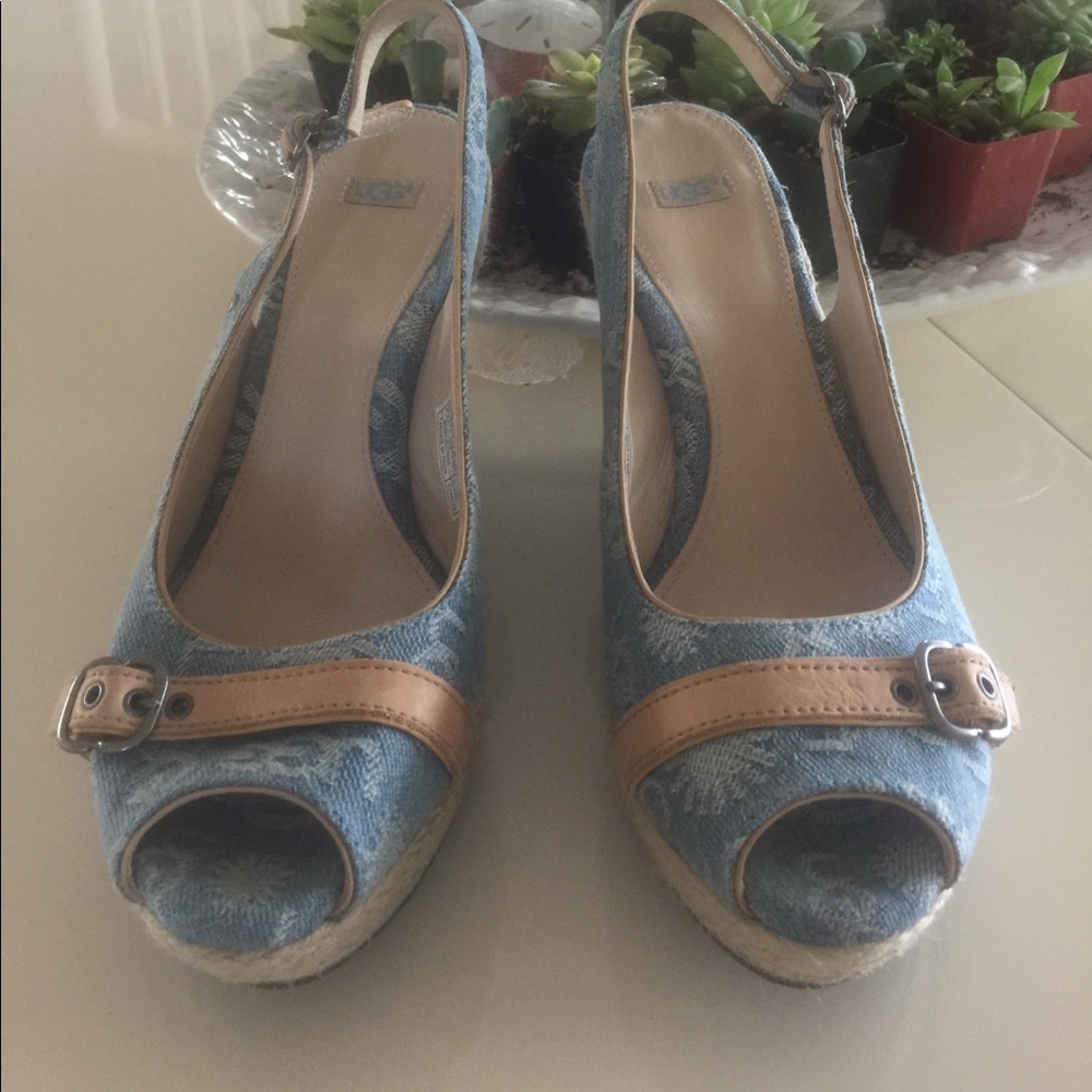 Uggs platform sandals