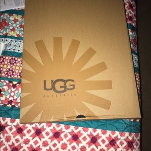 Size 7 1/2 UGG boots only wore 1 time