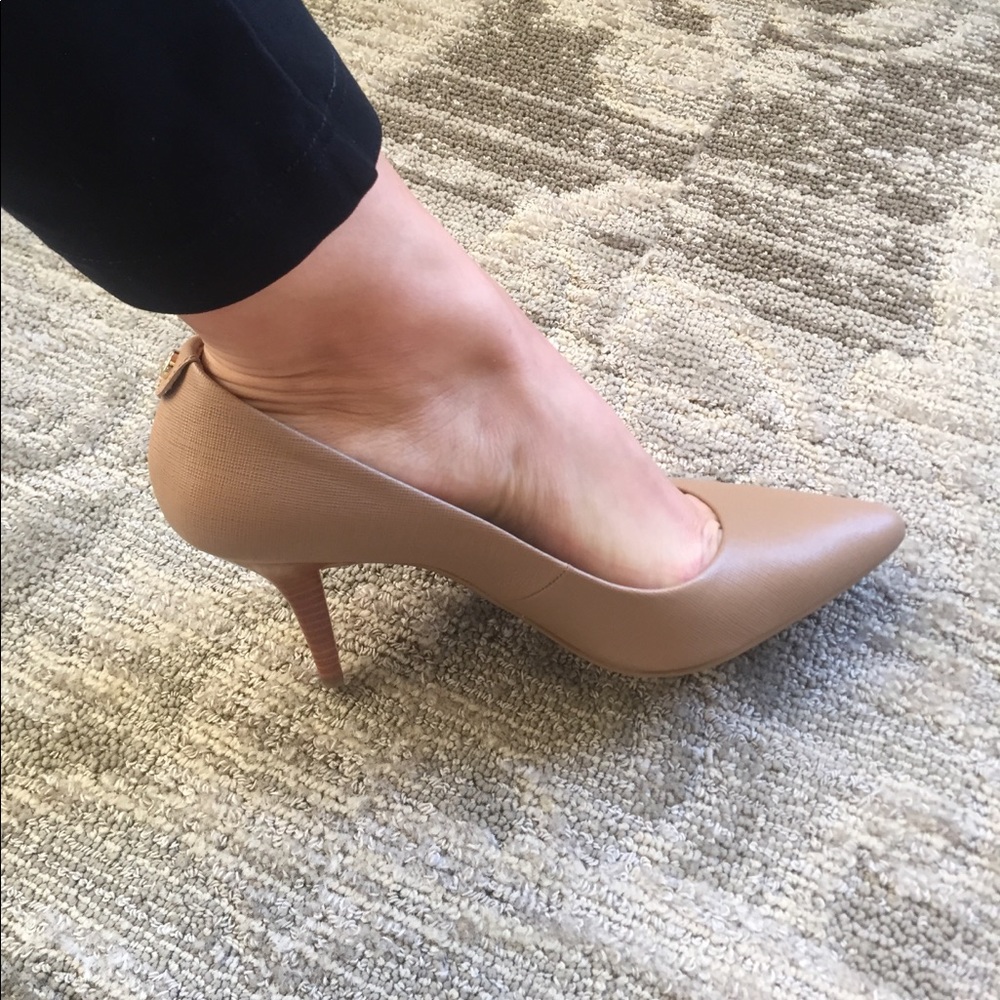 Flash SALE HURRY✨Mid khaki heel leather