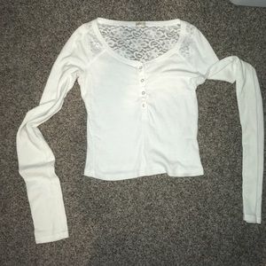 White form fitting long sleeve crop top!