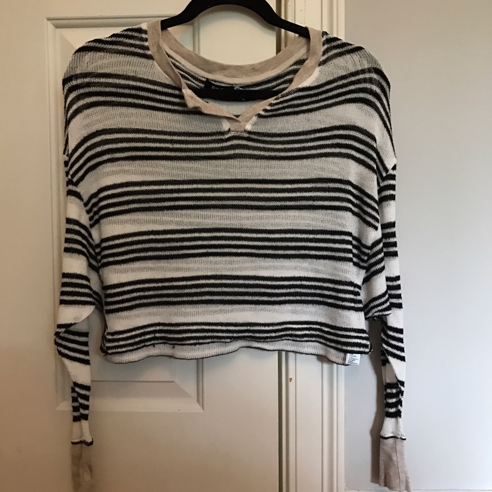 Cute semi cropped sweater