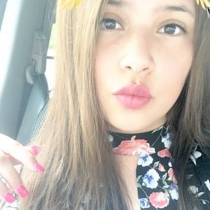 Meet your Posher, Carolina