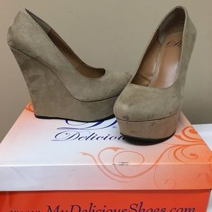 Size 6.5 Taupe Delicious Wedges