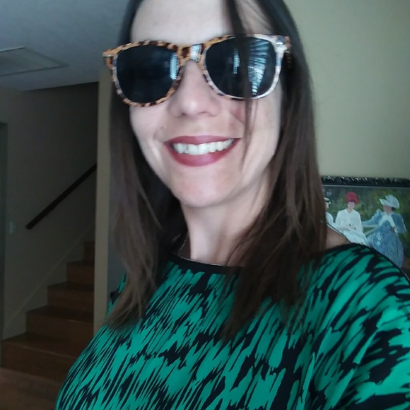 Meet your Posher, Jessica - Picture 1 of 1