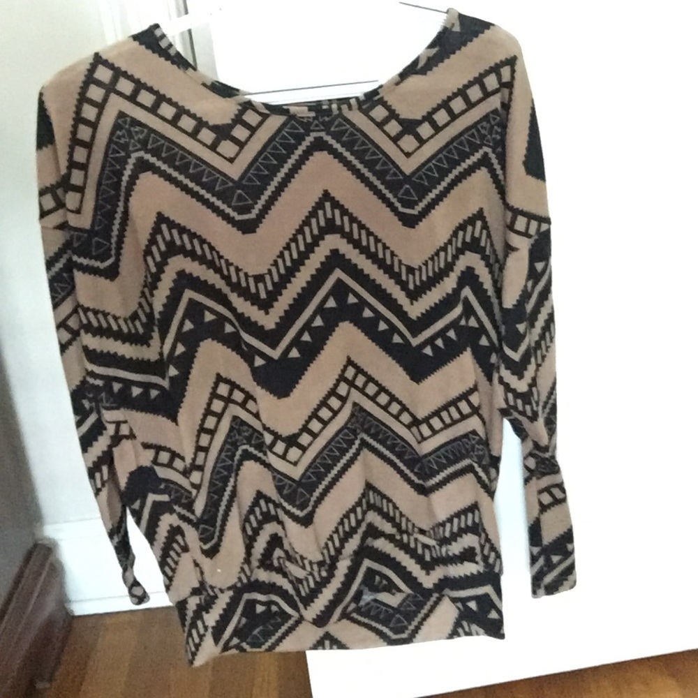 Longs sleeve loose fitting shirt