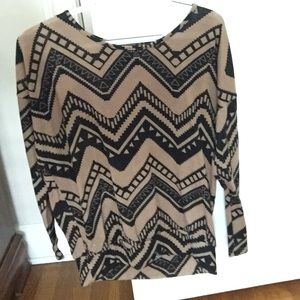 Longs sleeve loose fitting shirt