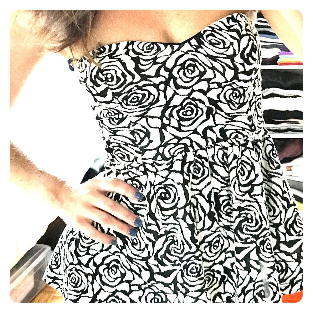 Strapless Black & White Floral Top! Sz XS