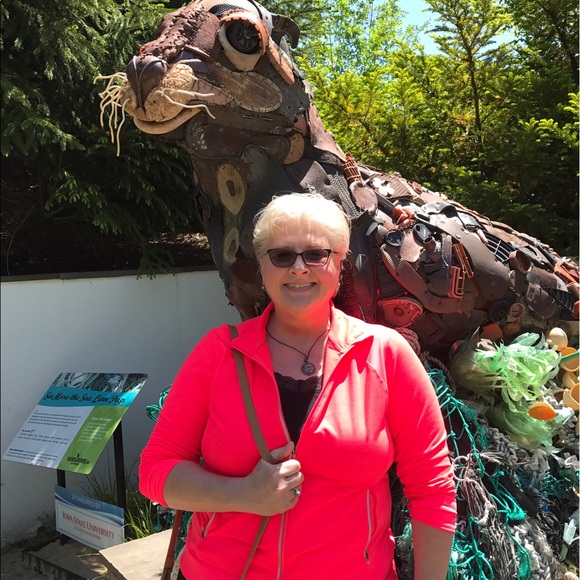 Meet your Posher, Sandy - Picture 1 of 1