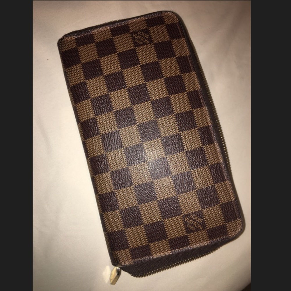 Louis Vuitton Zippy Wallet Damier Ebene
