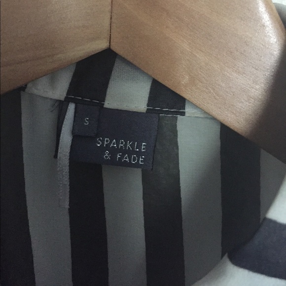 Urban Outfitters striped sleeveless button up - Picture 3 of 3