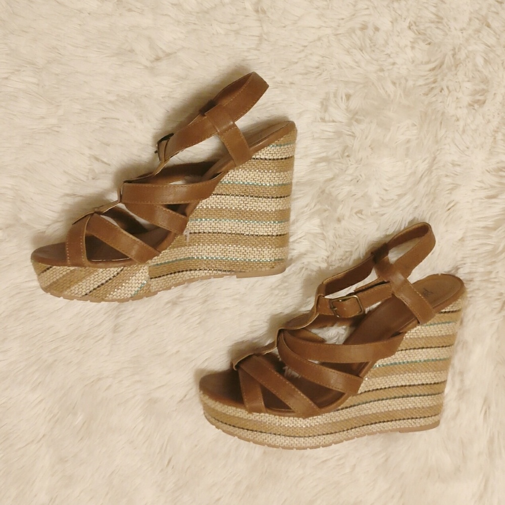 Black Poppy wedge