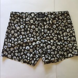🌸American Eagle Midi Stretch floral shorts