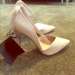 Pointy nude heals