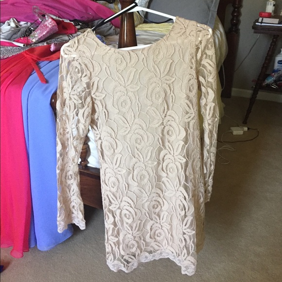 Nude lace dress - Picture 1 of 3