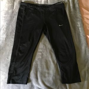 Nike Dri-Fit Cropped Leggings